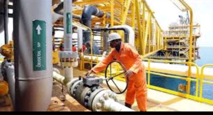 FG urges NNPCL to boost oil output to 2.5 Million bpd by 2026