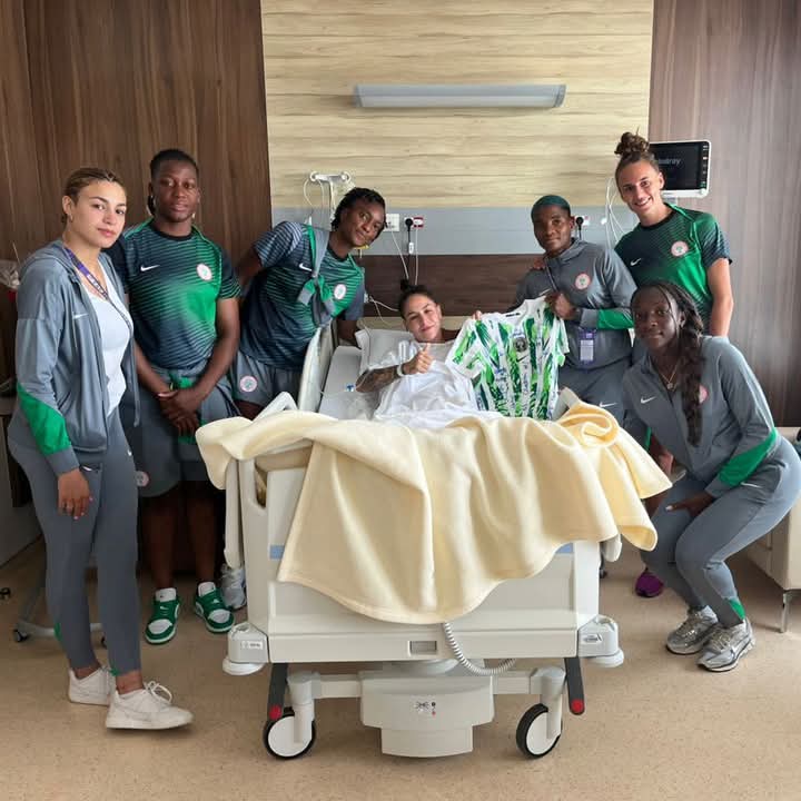 Nigeria’s Super Falcons paid a hospital visit to South Africa’s Gabriela Salgado