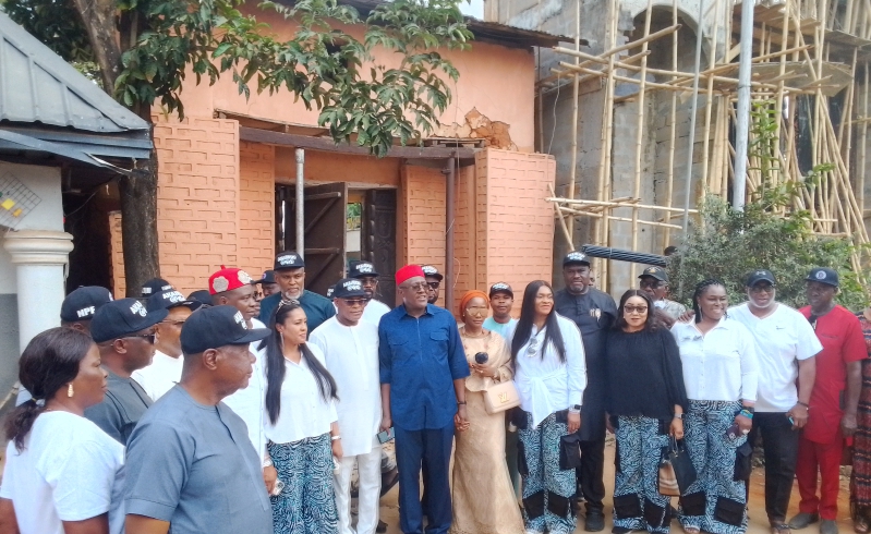 Ex-PDP leader, Metu celebrates birthday with Nnewi correctional centre inmates, secures bail for minor offenders