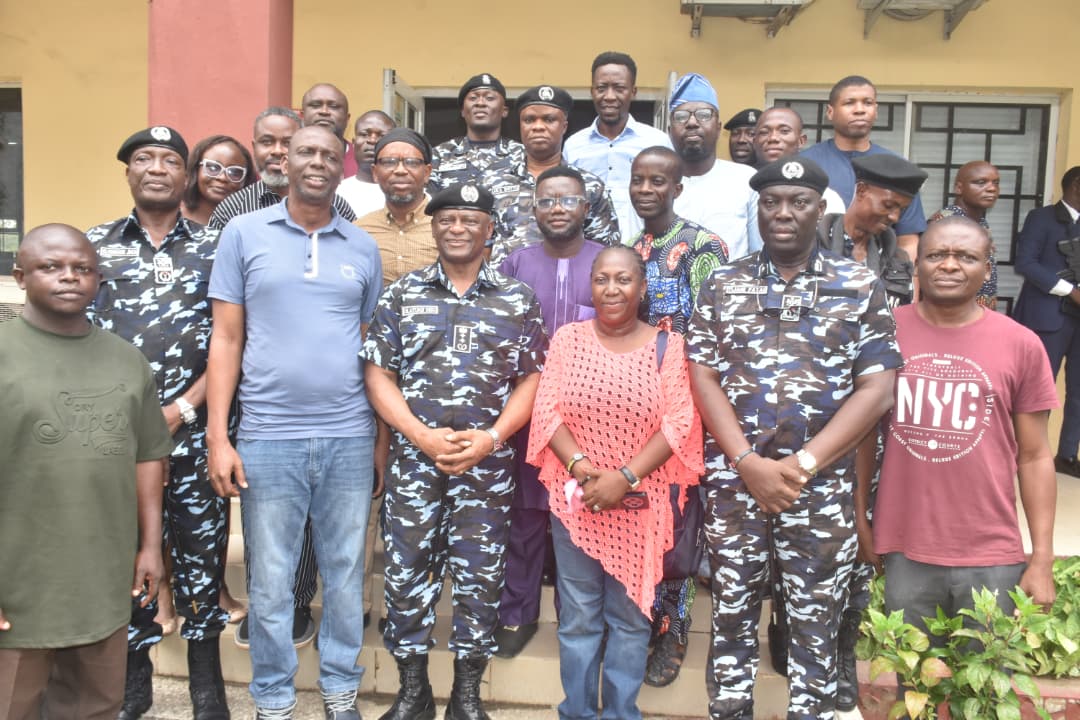 Disu with correspondents